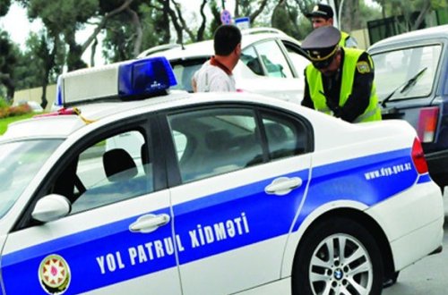 Bakıda 21 yaşlı gənc iki polisi döydü