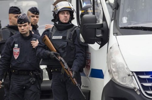 Polis mərkəzində atışma