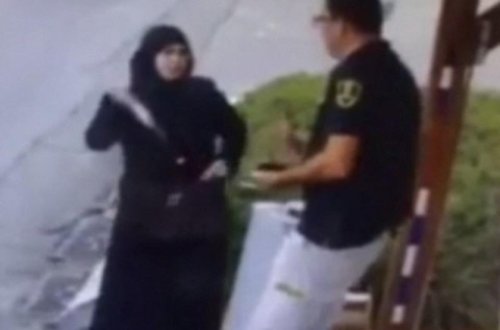 Hicablı qadın polisə hücum etdi