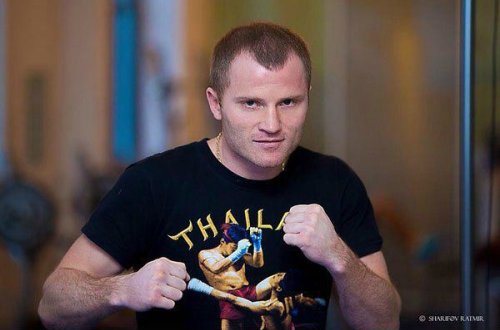 Erməni rəqibini uddu, yenidən dünya cempionu oldu