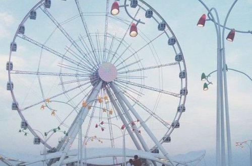 Bakı Bulvarında uşaq atraksiondan yıxıldı