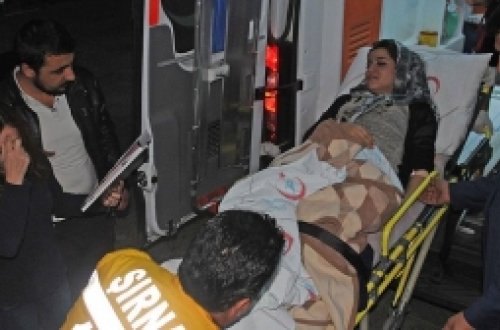 Türkiyədə polis avtomobilinə atılan mərmi evə düşüb, hamilə qadın yaralanıb