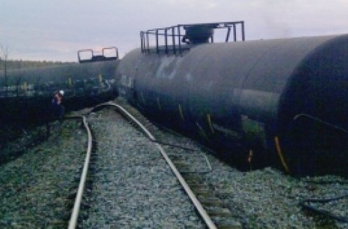 ABŞ-da neft daşıyan qatar relsdən çıxıb