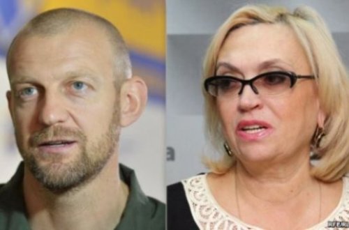 Qadın deputatın başına butulka çırpdı