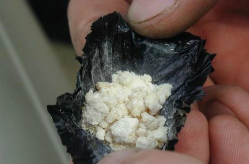 Həbsxanaya toyuqda heroin keçirmək istədi