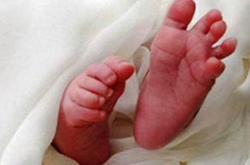 Azyaşlı uşaq yanaraq öldü