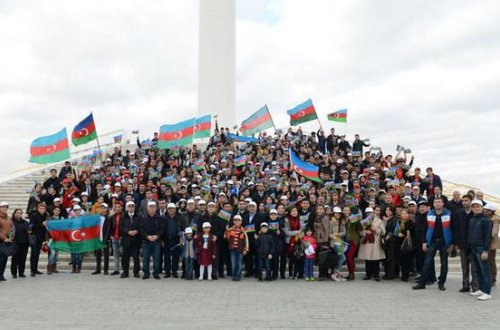 Bakıda “Bayraq yürüşü” keçirildi