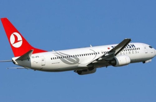 Sərnişin təyyarəsi təcili eniş etdi