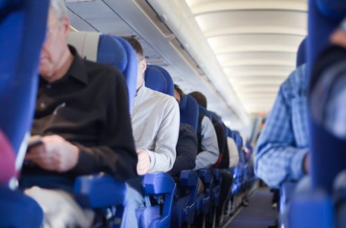 Azərbaycanlı təyyarədə qız zorlamaq istədi