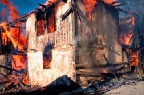 Mobil telefon evi külə döndərdi