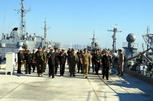 Xarici ölkələrin hərbi attaşeləri HDQ-nin bazasında