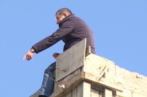 Xaləddin İsgəndərov intihara cəhd edən sahibkarla kafedə