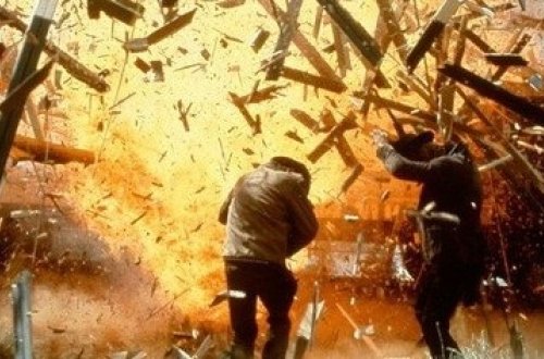 Bakıda 3 otaqlı evdə partlayış baş verdi