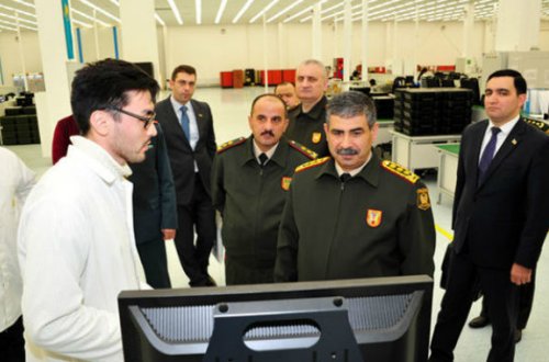 Zakir Həsənov Qazaxıstanın hərbi sənayesi ilə tanış olur