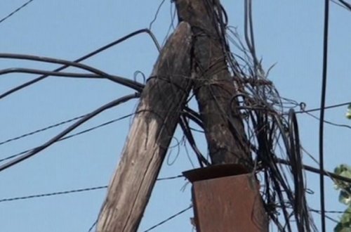 Elektrik dirəyi aşdı, 18 yaşlı oğlan öldü - Lerikdə faciə