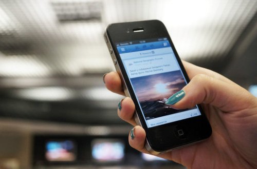 “Facebook”da status və foto paylaşanlar azalıb