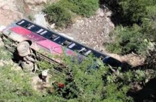 Nepalda avtobus dərəyə düşdü