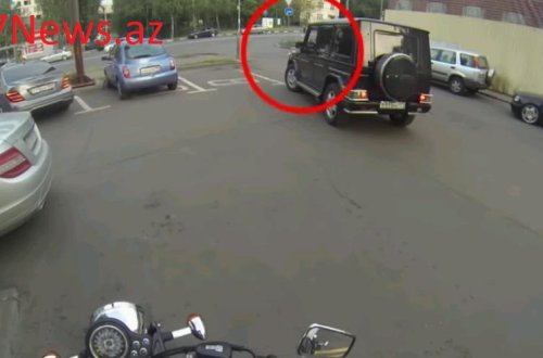 “Gelеndewagen”i idarə edən polis rəisini bıçaqlayan şəxslərin məhkəməsi başlayıb