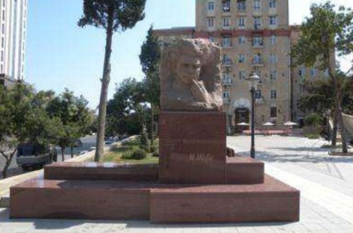 Bakıda maraqlı oğurluq - Şairin abidəsindən