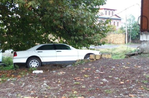 “Azərsu”nun su maşını qəzaya düşdü