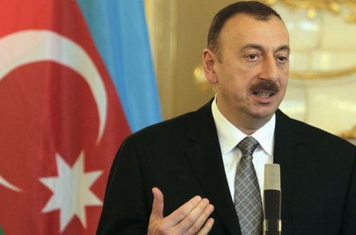 İlham Əliyev Davudoğlunu təbrik etdi