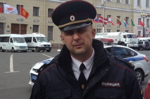 Azərbaycanlı onu döyən polisi məhkəməyə verdi