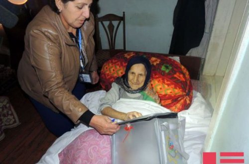 Azərbaycanın ən yaşlı seçicisi səs verdi