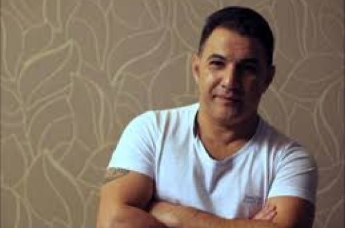 Əməkdar artist səs verdi