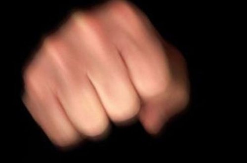 Bir yumruq zərbəsi ilə tanışını öldürən satıcı 11 il cəza ald