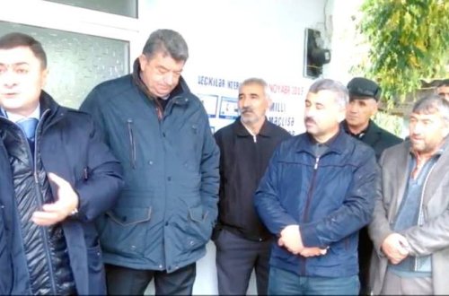 15 ilin deputatı Azər Kərimli rəqibinin arxasıyca danışdı