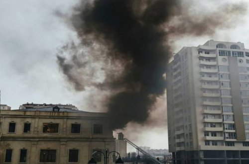 Bakıda güclü yanğın: 12 nəfər təxliyə edildi