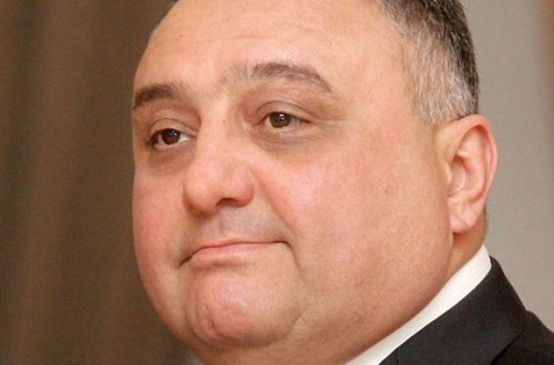 Eldar Mahmudov atasına qoyulan heykəl