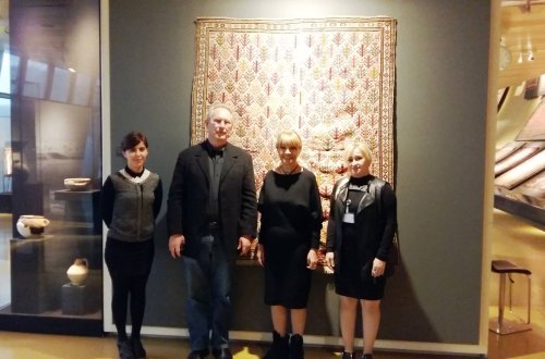 Amerikalı jurnalist CƏNAB DUQLAS VİSSİNQ  AZƏRBAYCAN XALÇA MUZEYİNİ ziyarət etdi