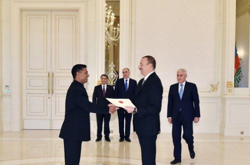 İlham Əliyev Hindistanın Azərbaycanda yeni təyin olunmuş səfirinin etimadnaməsini qəbul edib