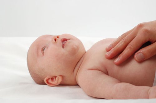 Azərbaycanda körpə tək qolla doğuldu