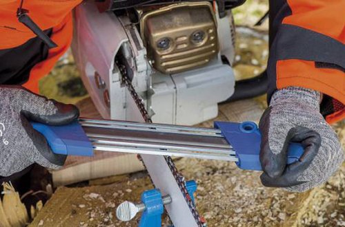 Ayağını mişarla kəsdi,