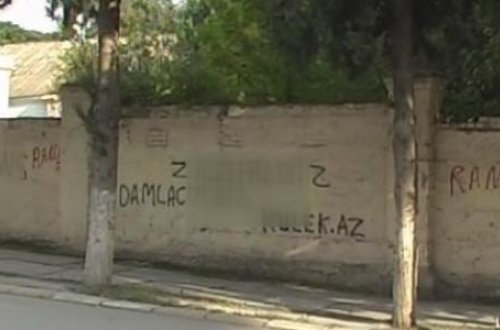 100 manat cərimə və 15 sutka həbs