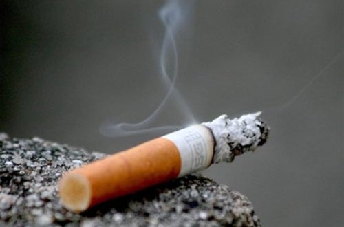 Siqaretə görə adam bıçaqlayanlar hökm oxundu