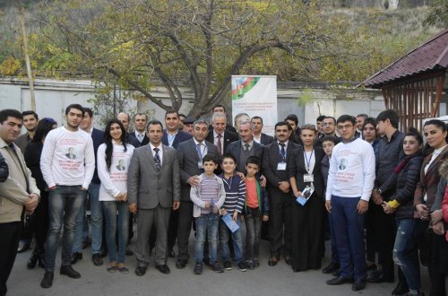 Deputatlığa namizəd Çingiz Bayramov seçicilərlə görüşüb