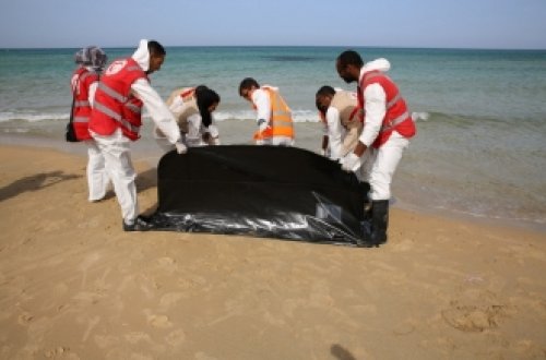 Çimərlikdə 40 miqrantın meyiti tapıldı