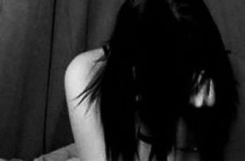 Azyaşlını qucaqlayıb öpdü, həbs olundu