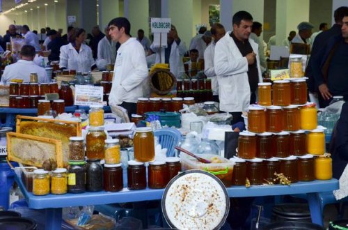 Bal yarmarkasında saxta bal satılır