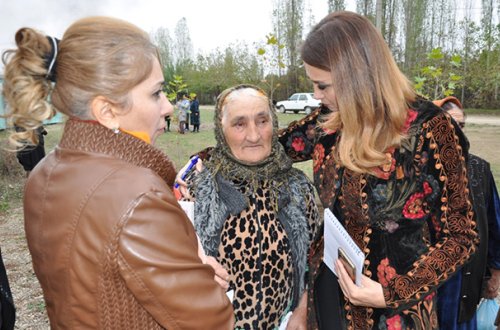 Qənirə Paşayeva Bozalqanlıda seçicilərlə görüşdü
