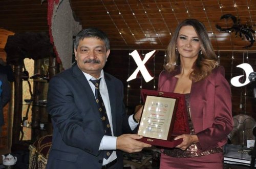 Qənirə Paşayeva fəxri fərmanla təltif olunub