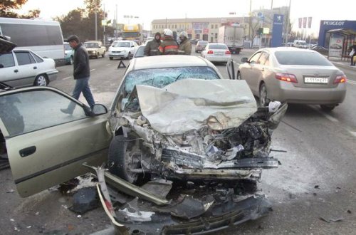 Bakıda səfirlik maşını qəzaya düşdü: