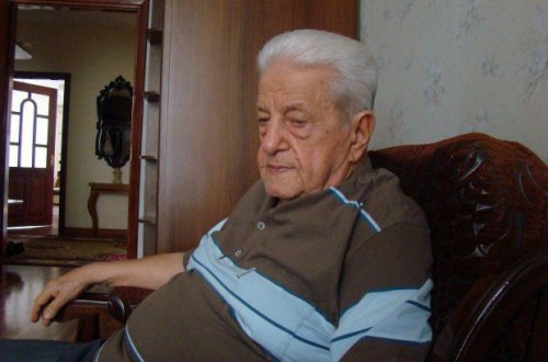 Xalq artistinin oğlu 62 yaşında ata oldu