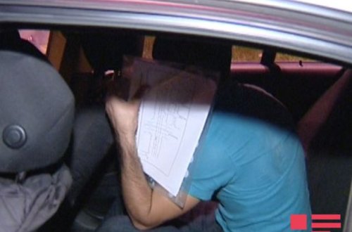 Bakıda yol polisindən qaçan avtoxuliqan maşını ağaca çırpdı