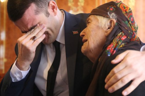 Deputatlığa namizədi ağlamaq tutdu