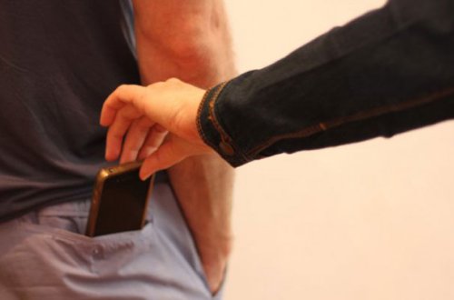 Bakıda ticarət mərkəzində oğurluq