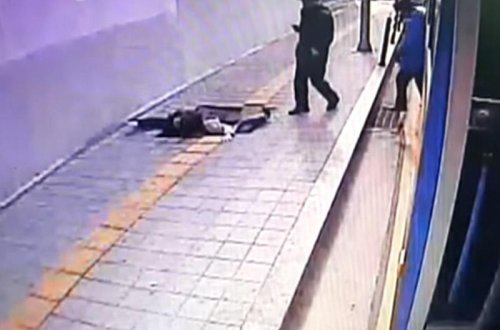 Torpaq qızla oğlanı bir anda uddu